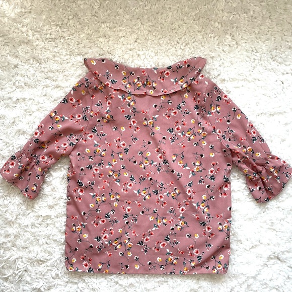 Bundle: two floral blouses, made in Korea, one size (fits up to a medium size). - Picture 7 of 8